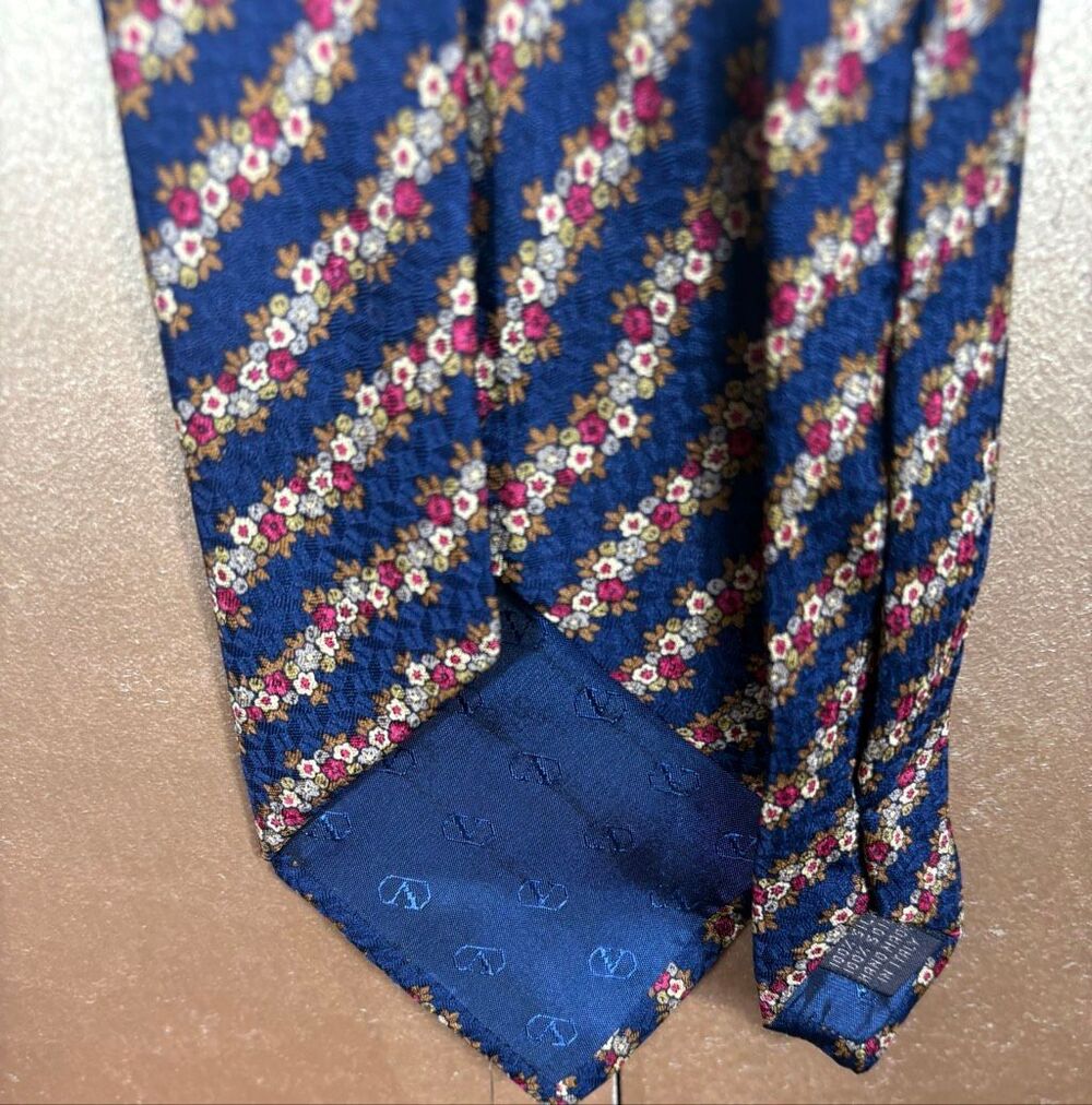 Valentino tie - Picture 4 of 5
